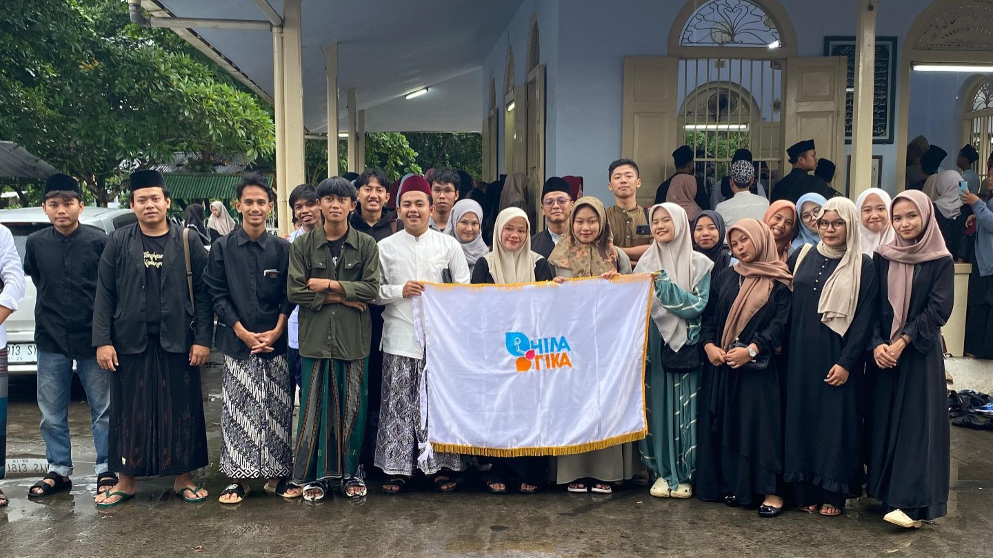 Ziarah makam ke Makam Sapuro HIMATIKA ITSNU Pekalongan.
